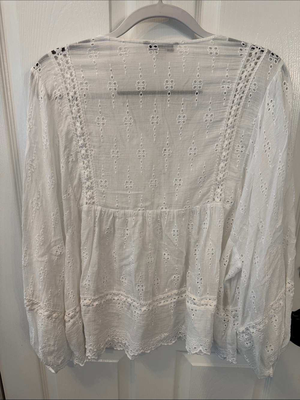 American Eagle Outfitters White Eyelet Lace Peasant Blouse - Picture 2 of 2